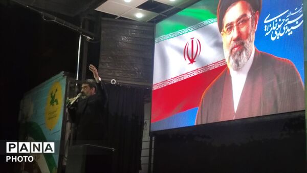اجتماع مساجد منطقه ۱۰ تهران و بزرگداشت شهدای مدافع جمهوری اسلامی ایران 