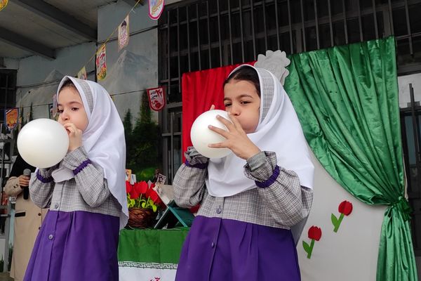 برگزاری جشن‌های باشکوه پیروزی انقلاب اسلامی در مدارس رباط‌کریم