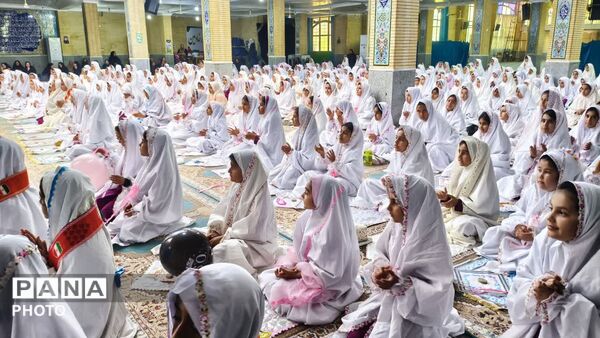 جشن تکلیف دانش‌آموزان دختر در شهرستان دهدشت