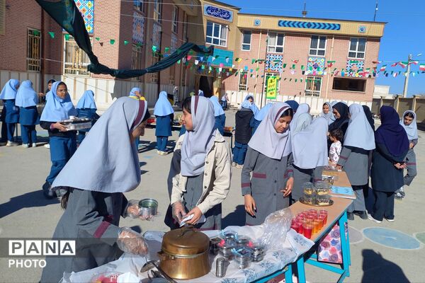 بازارچه دانش‌آموزی در دبستان ظریف کار فرد 2 شیراز