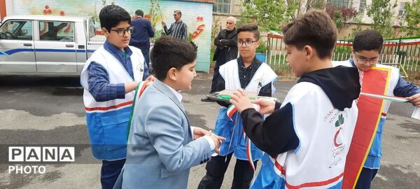پویش ملی کاشت «نهال امید» در مدرسه نیک‌نژاد ناحیه 4 کرج 