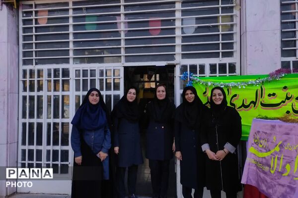 صبحانه سلامت در دبیرستان شهیده بنت‌الهدی صدر