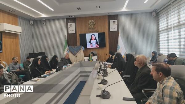 رونمایی از کتاب«مردم شهر عجیب غریب»