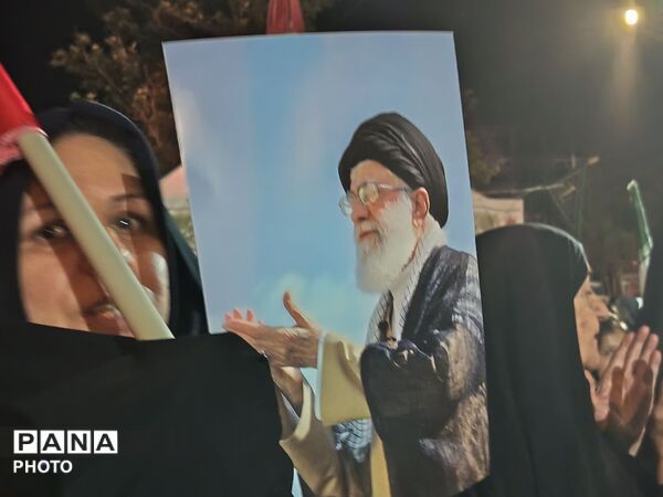 میدان در شب صد و سی میزبان دلدادگان وطن