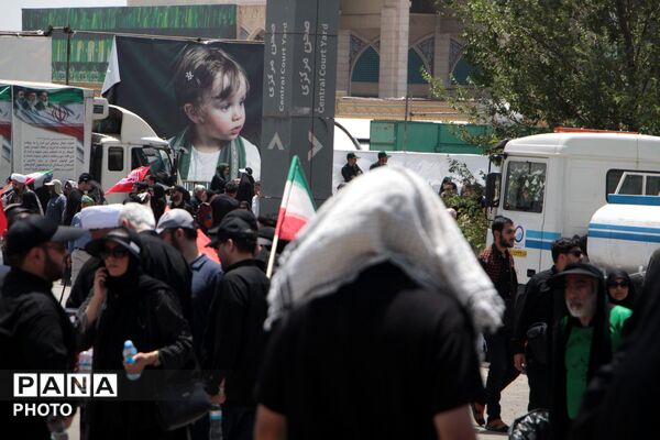 آخرین وداع با قائد شهید: پیکر مطهر آیت‌الله سیدعلی‌خامنه‌ای در میان سیل عاشقان به مصلی تهران رسید 