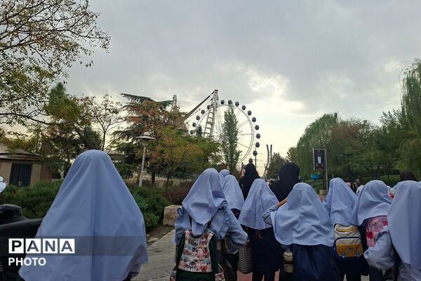 اردوی دانش‌آموزان مدرسه هیئت‌امنایی صدیقی ملارد در بوستان پل طبیعت تهران