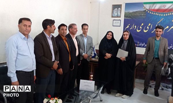 تجلیل از معلمان و مدیران منتخب ابتدایی بیرانوند در آیین زنگ سپاس