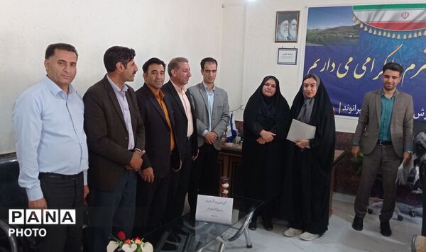 تجلیل از معلمان و مدیران منتخب ابتدایی بیرانوند در آیین زنگ سپاس