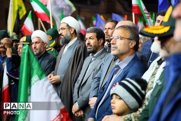 مسئولان در میدان عمل همواره در کنار مردم هستند