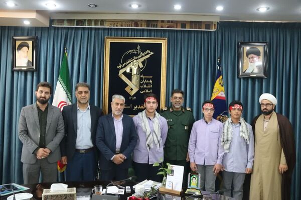 دیدار جمعی از دانش‌آموزان اشکذری و مسئولان آموزش و پرورش با فرمانده سپاه الغدیر 