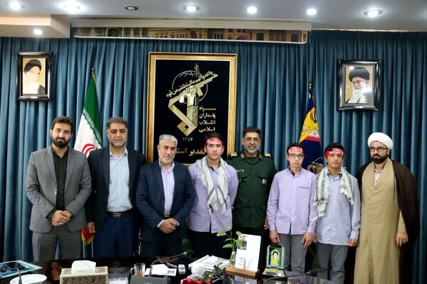 دیدار جمعی از دانش‌آموزان اشکذری و مسئولان آموزش و پرورش با فرمانده سپاه الغدیر 
