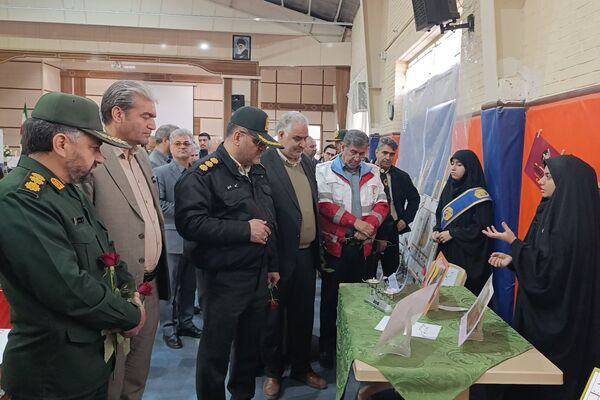 جشن یاوران انقلاب در دبیرستان محبی نیشابور 