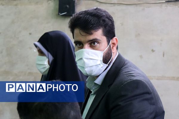 میز خدمت ویژه فرهنگیان در شهرستان پاکدشت به‌مناسبت گرامیداشت هفته معلم 