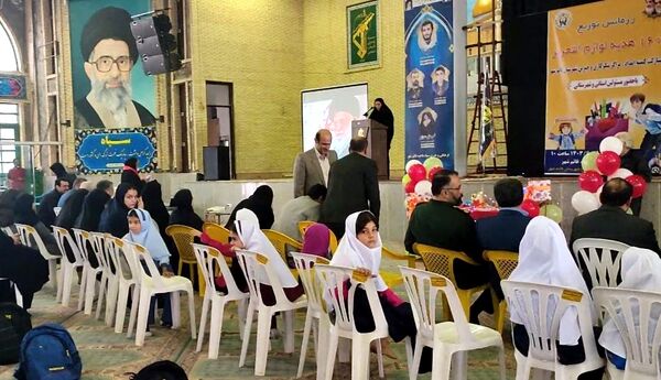 رزمایش اهدا لوازم التحریر به دانش‌آموزان در قائمشهر
