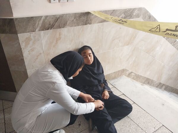 اجرای طرح مانور زلزله در دبیرستان سرافرازان
