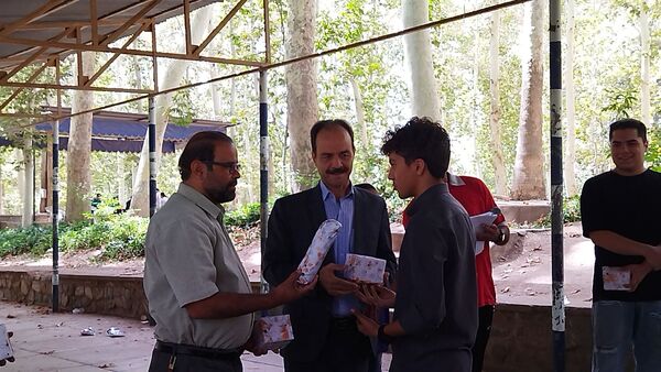 گذری کوتاه بر اهدای جوایز در اردوی جدید الورودهای شاهد ابوذر غفاری 