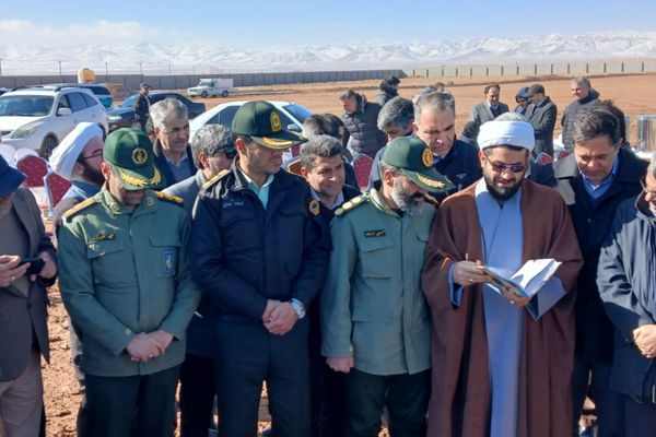 کلنگ زنی و آیین آغاز عملیات اجرایی ساخت مدرسه مسکن ملی آباده با حضور استاندار
