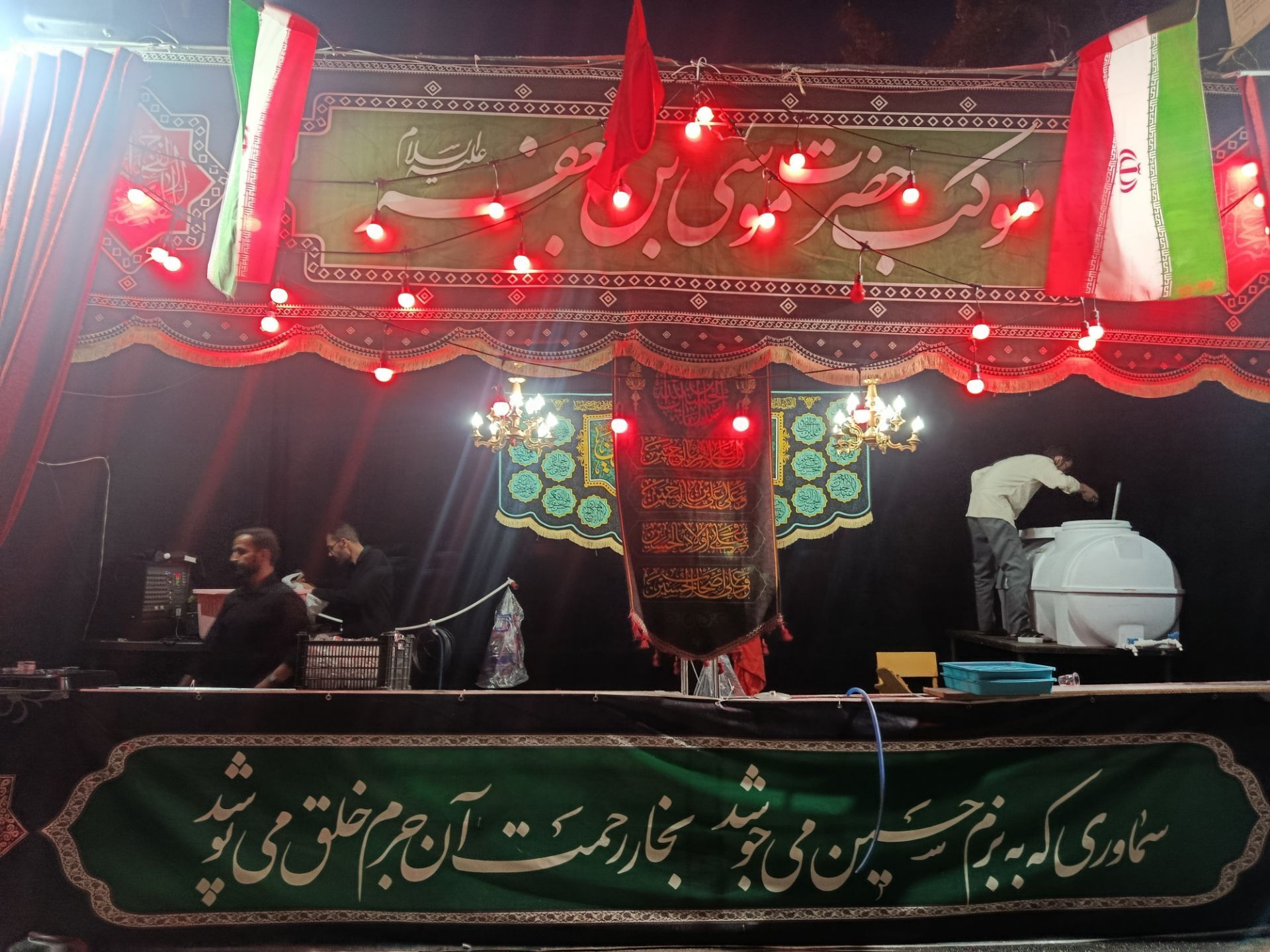 موکب خانم فاطمه الزهرا محله خضر در خدمت زائران سید الشهدا
