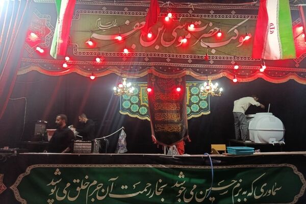 موکب خانم فاطمه الزهرا محله خضر در خدمت زائران سید الشهدا