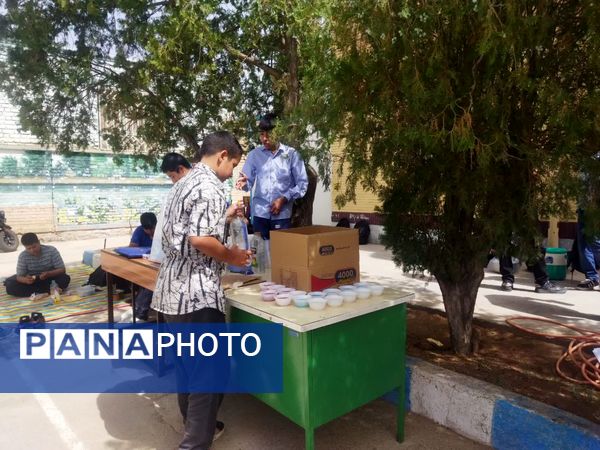 برگزاری جشنواره غذا و بازارچه دانش‌آموزی در دبیرستان نمونه دولتی دانش 