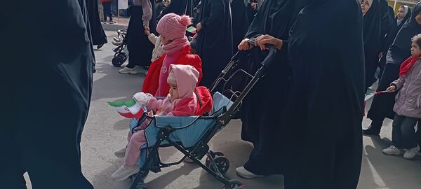 حضور پر شور کودکان و نوجوانان خلیل آبادی در راهپیمایی ۲۲ بهمن