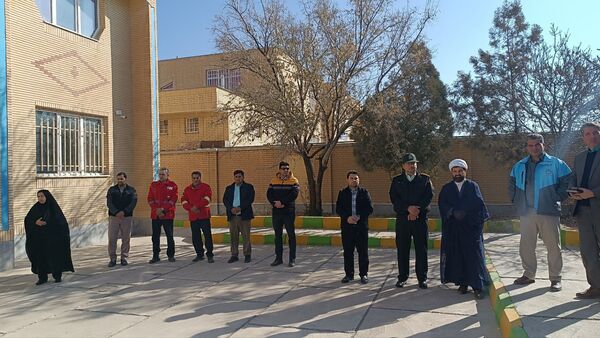 نواختن زنگ زلزله در دبیرستان کوشش شهرستان فاروج 