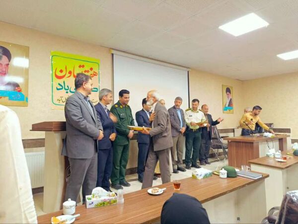 تجلیل از ۲۱ شرکت تعاونی فعال شهرستان خلیل‌آباد به مناسبت هفته تعاون