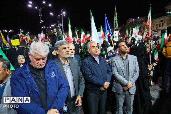 مسئولان در میدان عمل همواره در کنار مردم هستند
