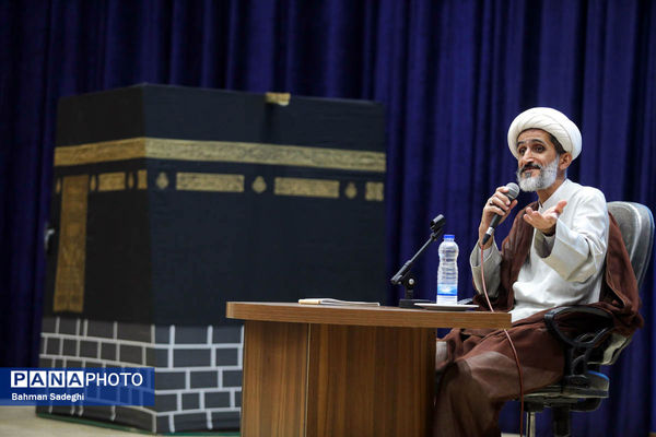 مراسم آموزش کاروان‌های عمره دانش‌آموزی به دانش‌آموزان عازم سرزمین وحی