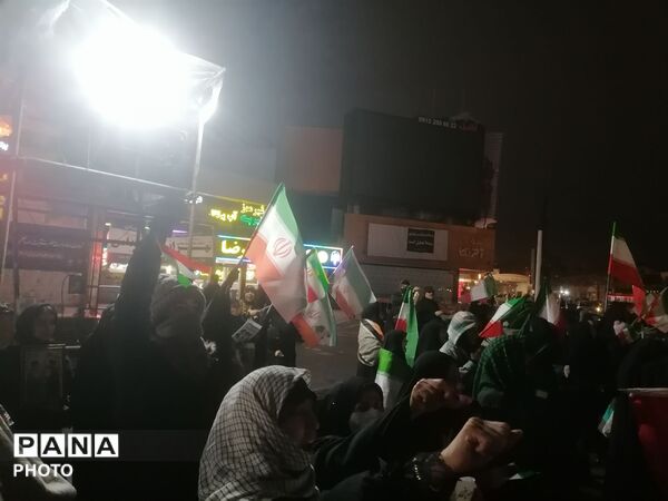 اجتماع بزرگ خانوادگی بر مدار ایران با حضور دانش آموزان ناحیه 3 مشهد