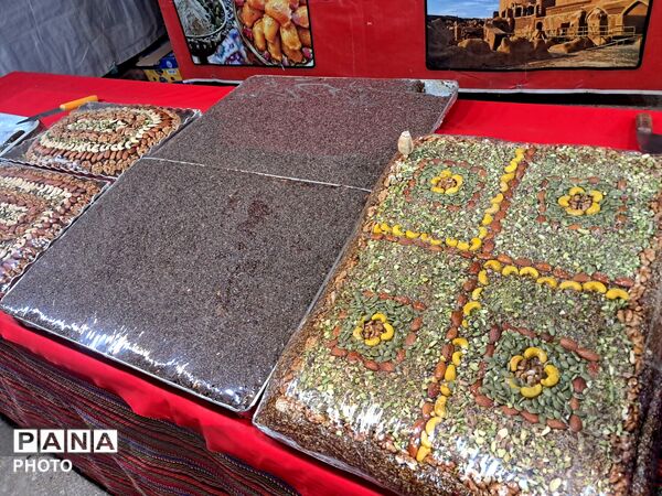 ششمین نمایشگاه صنایع دستی و گلاب گیری شهر کرج 