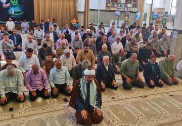 حضور گسترده مردم و مسئولان در نماز جمعه کامیاران