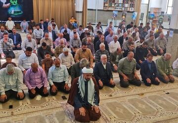 حضور گسترده مردم و مسئولان در نماز جمعه کامیاران