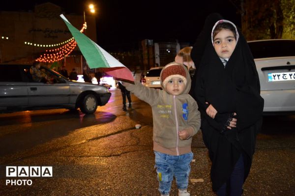 شهرِ بیدار در آغوشِ ماه