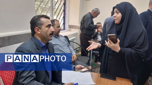 برگزاری میز خدمت به‌مناسبت هفته دولت در بلده