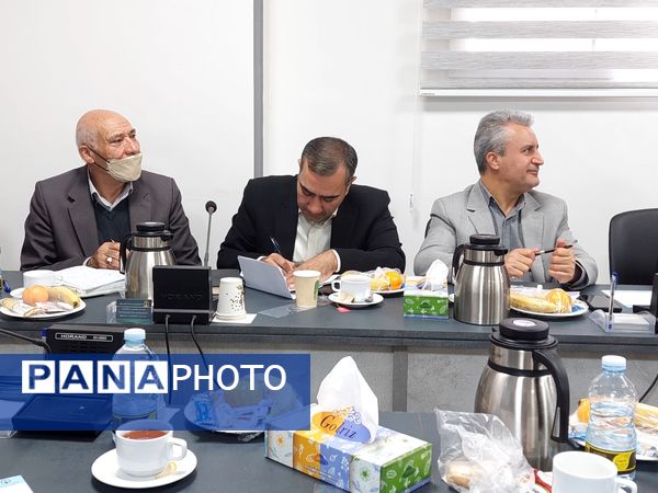 نشست مشترک مجامع خیرین مدرسه ساز خراسان رضوی با رئیس جامعه خیرین مدرسه ساز کشور