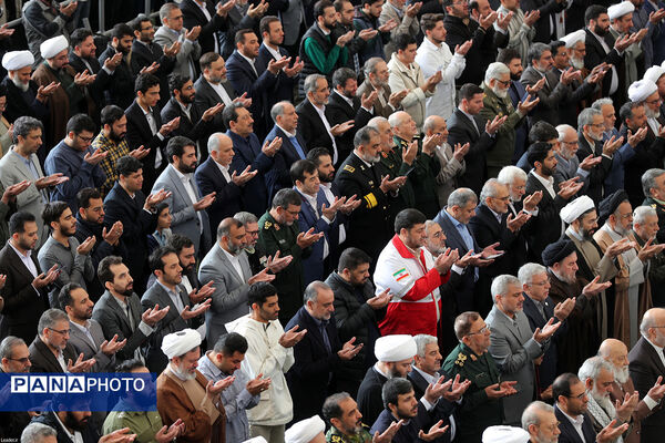 اقامه نماز عید فطر به امامت مقام معظم رهبری