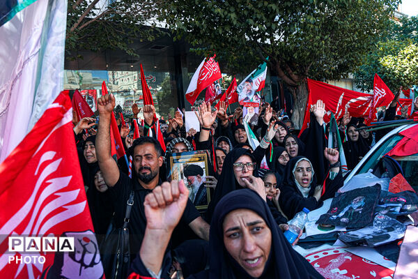 تشییع پیکر رهبر شهید انقلاب در مشهد مقدس-۳