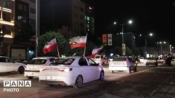 بلوار فضل پرشور از ماشین هایی با پرچم ایران 