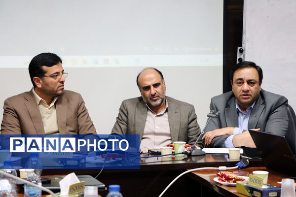 برگزاری نشست خبری مدیرکل راه و شهرسازی استان یزد و مدیران دستگاه‌های متولی مسکن