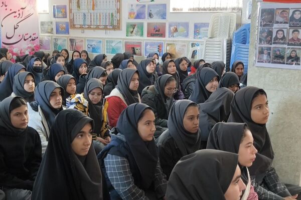 روایت همدلی دانش‌آموزان مدارس شهرستان آباده در پویش «ایران همدل»
