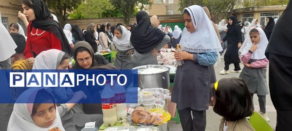 بازارچه کسب و کار دانش‌‍آموزان مدرسه حضرت رقیه(س)