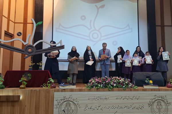 تجلیل از برگزیدگان جشنواره بزرگ جوانه در مجتمع آموزشی و فرهنگی علوم پزشکی شیراز 