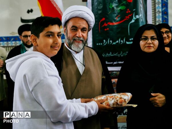 اقامه نمازجمعه با حضور فرهنگیان و دانش‌آموزان در گلوگاه