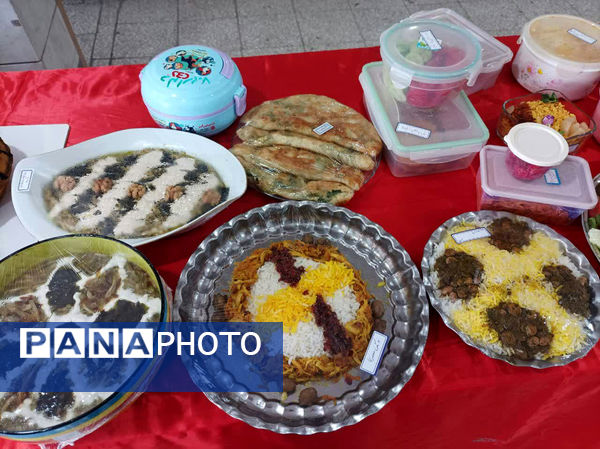 جشنواره غذای سالم در دبیرستان محدثه قم