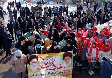حضور باشکوه مردم قروه در راهپیمایی 22 بهمن