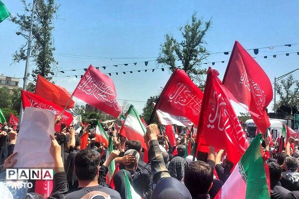 فریاد نسل نو در سوگ رهبر؛ مشقِ وفاداری در قابِ تشییع 