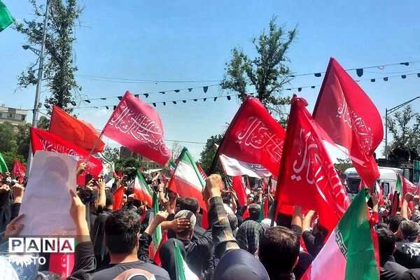فریاد نسل نو در سوگ رهبر؛ مشقِ وفاداری در قابِ تشییع 
