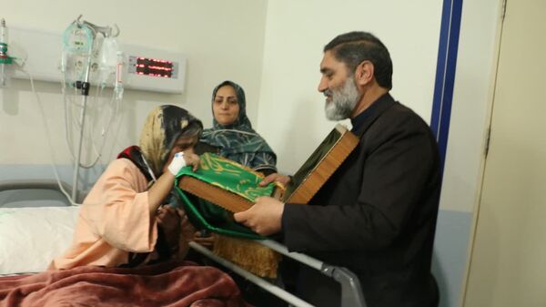 اهدای شاخه‌های گل به بیماران همزمان با ایام نوروز در قم