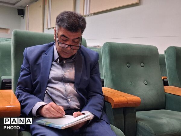 مسابقات نمایش خوانی و تئاتر خیابانی دختران در شهرستان کاشمر 